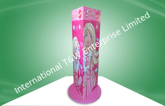 Καλή τιμή. Το πρόσωπο τρία παρουσιάζει στο χαρτόνι συνήθειας λαϊκές επιδείξεις για την πώληση των προϊόντων Cookware σε απευθείας σύνδεση